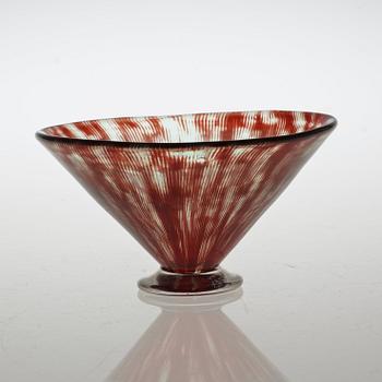 An Edvin Öhrström slipgraal glass bowl, Orrefors 1950.
