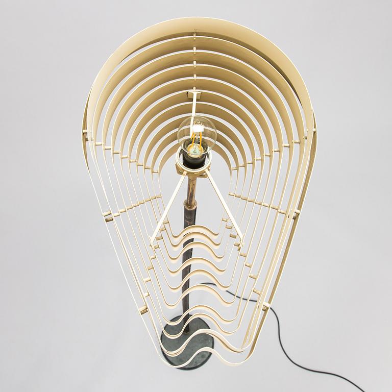 Alvar Aalto, an 'Angel's Wing' floor lamp, 805. Manufactured by Valaistustyö.