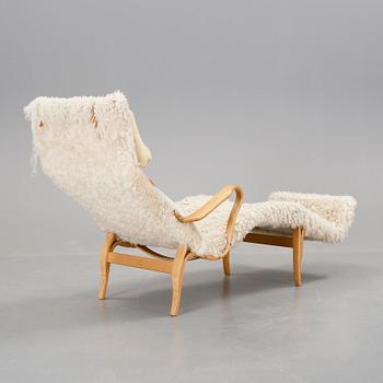 LIGGFÅTÖLJ, "Pernilla", brännmärkt Bruno Mathsson design.