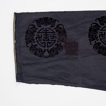 A Chinese silk and velvet robe, late Qing/early 20th century.