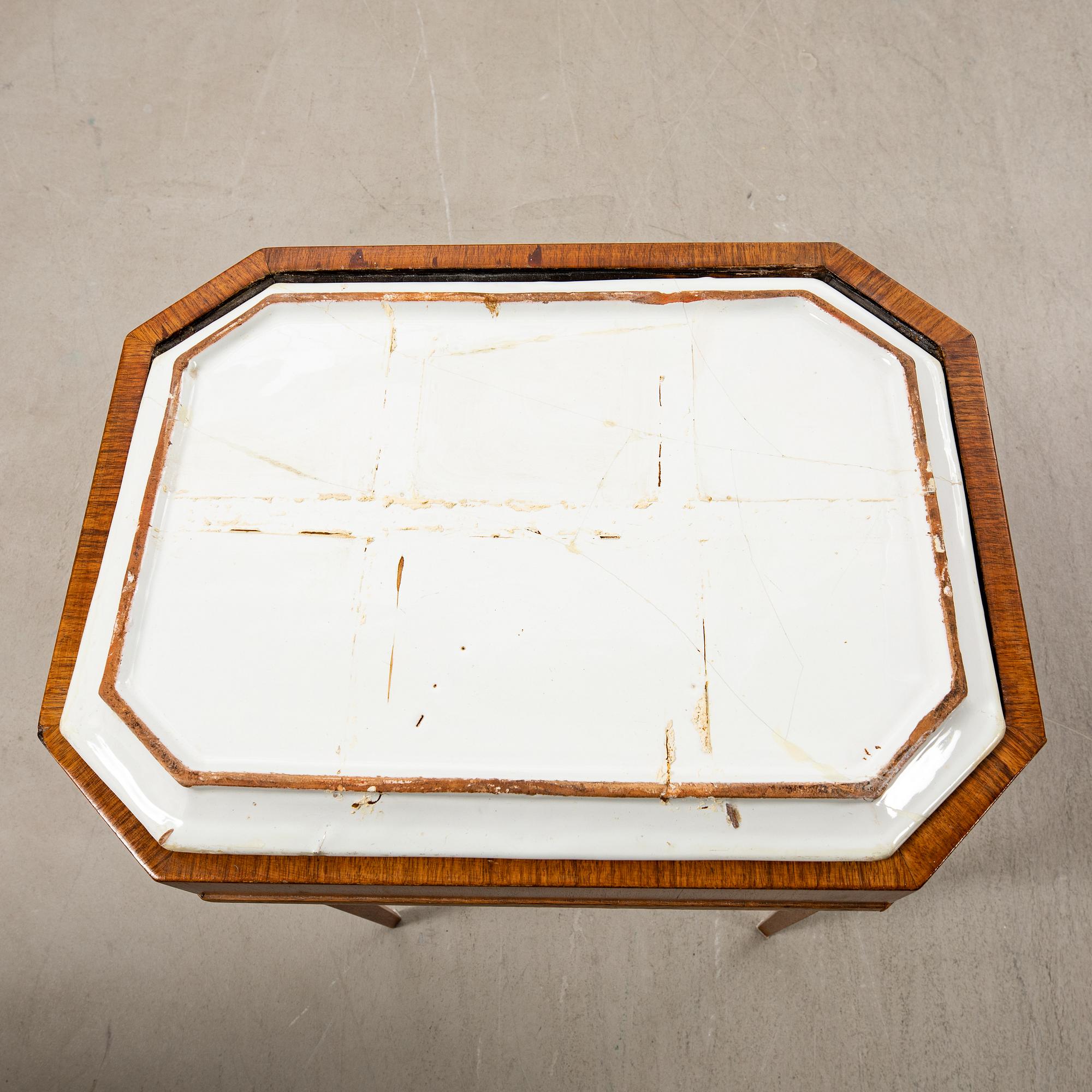 Brickbord sengustavianskt 1800-talets första hälft.