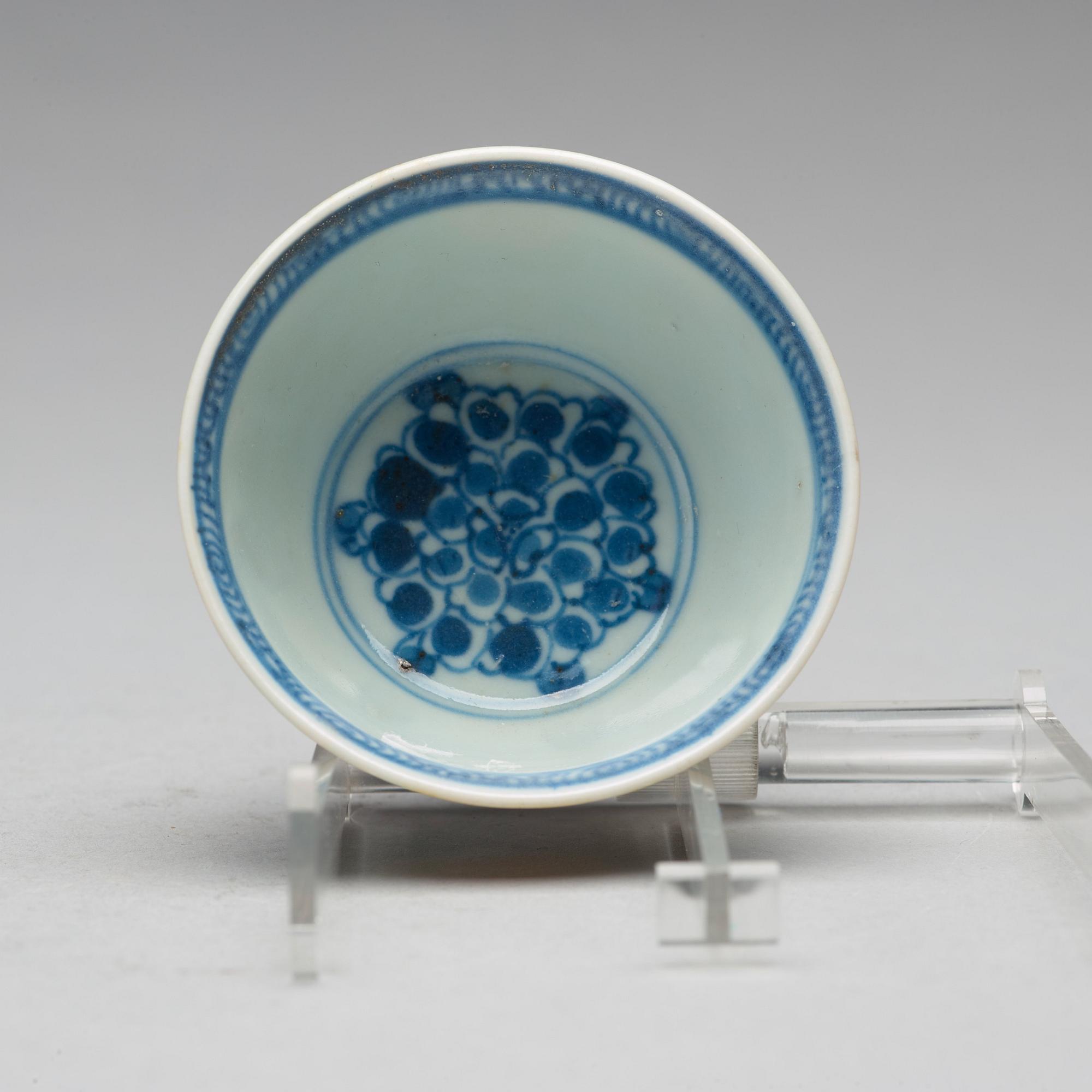 KOPP med FAT, porslin. Qingdynastin, Kangxi (1662-1722).