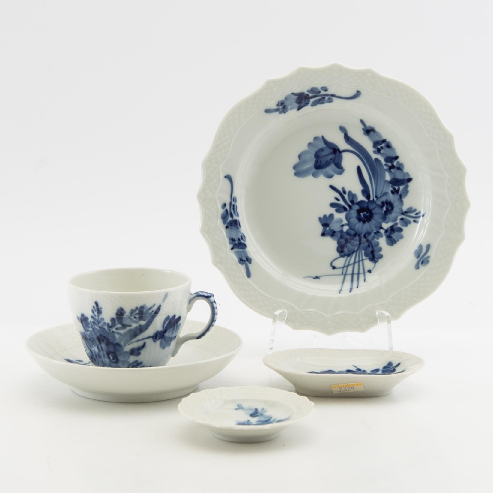 Servis  "Blå Blomst" ca 59 dlr Royal Copenhagen Danmark porslin.