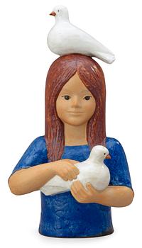 988. A Lisa Larson Larson stoneware sculpture of a girl with doves, Gustavsberg.