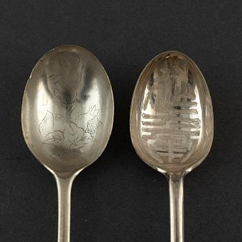 Twelve Chinese silver spoons, 20th century.