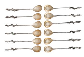 217. TESKEDAR, 12 st. 84 silver i originaletui i ek från Morozov St. Petersburg 1907-17. Längd 11 cm. Vikt 196 g.