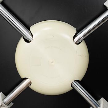 Four 'serie 7 chairs' by Arne Jacobsen for Fritz Hansen.