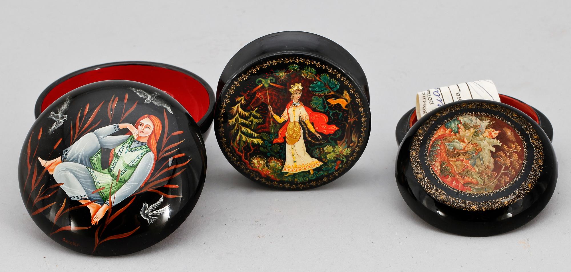 PARTI ASKAR MED LOCK, 9 st, lack, Ryssland. Signerade. 1900-tal.