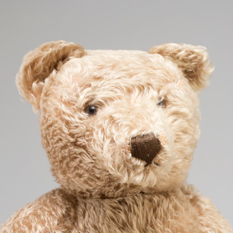 a Steiff teddybear, Germany around the middle of the 20th century.