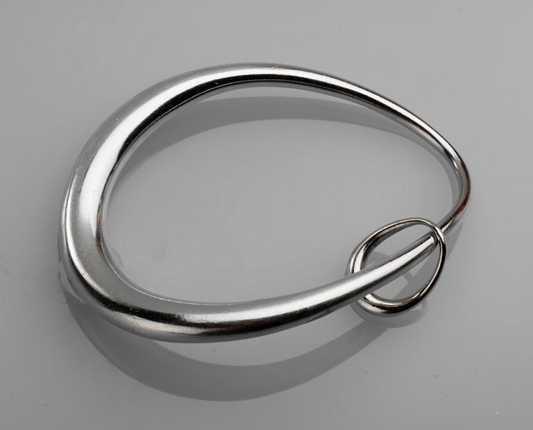 ARMRING, sterlingsilver, "Offspring", Jacqueline Rabun för Georg Jensen, Danmark, 2002. Vikt ca 46 g.