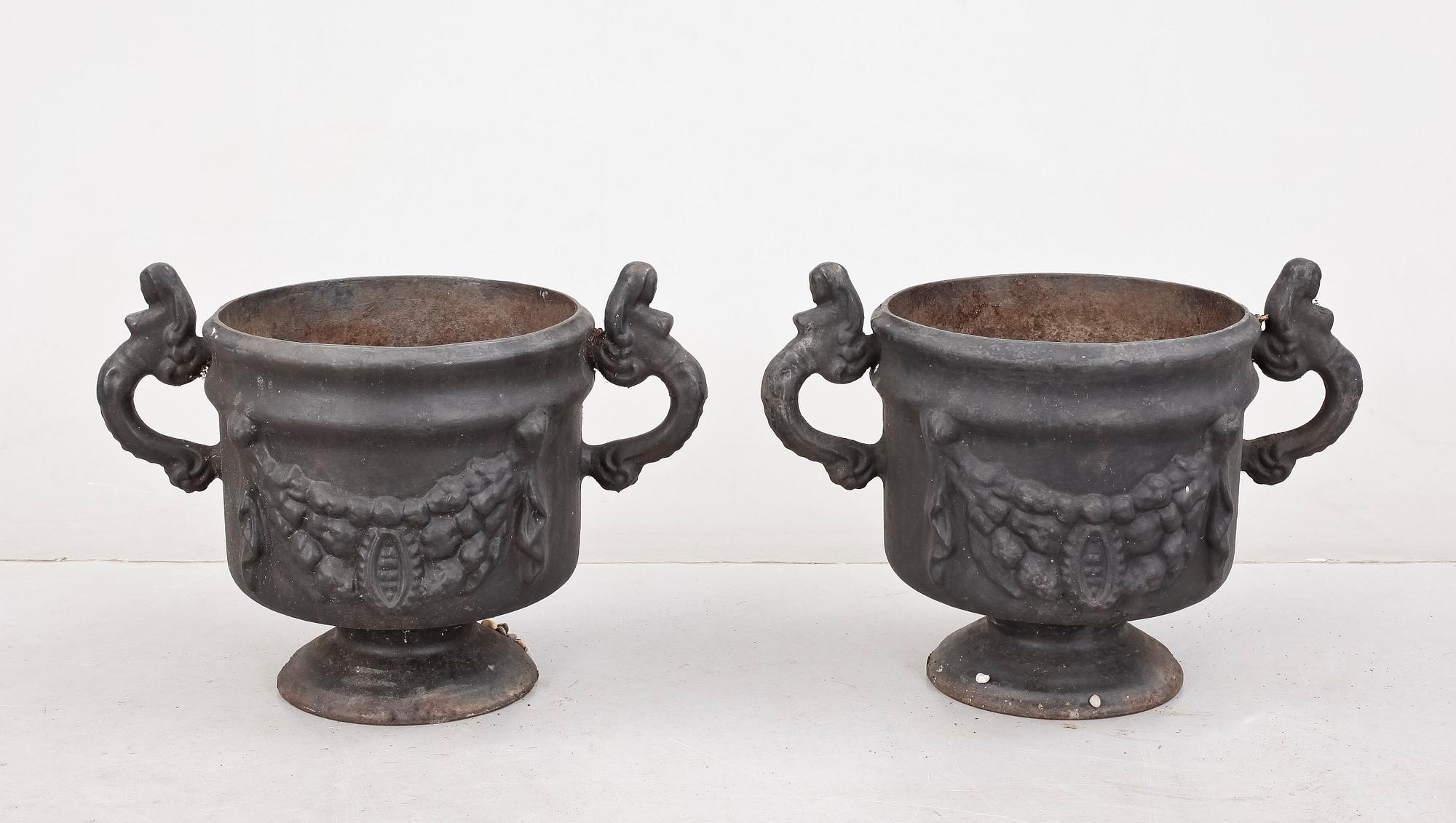 URNOR, ett par, gjutjärn, Stavsjö, 1900-tal.