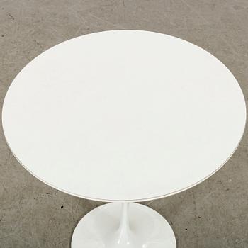 EERO SAARINEN, sidobord "Tulip" for Knoll International, second half of 20th century.