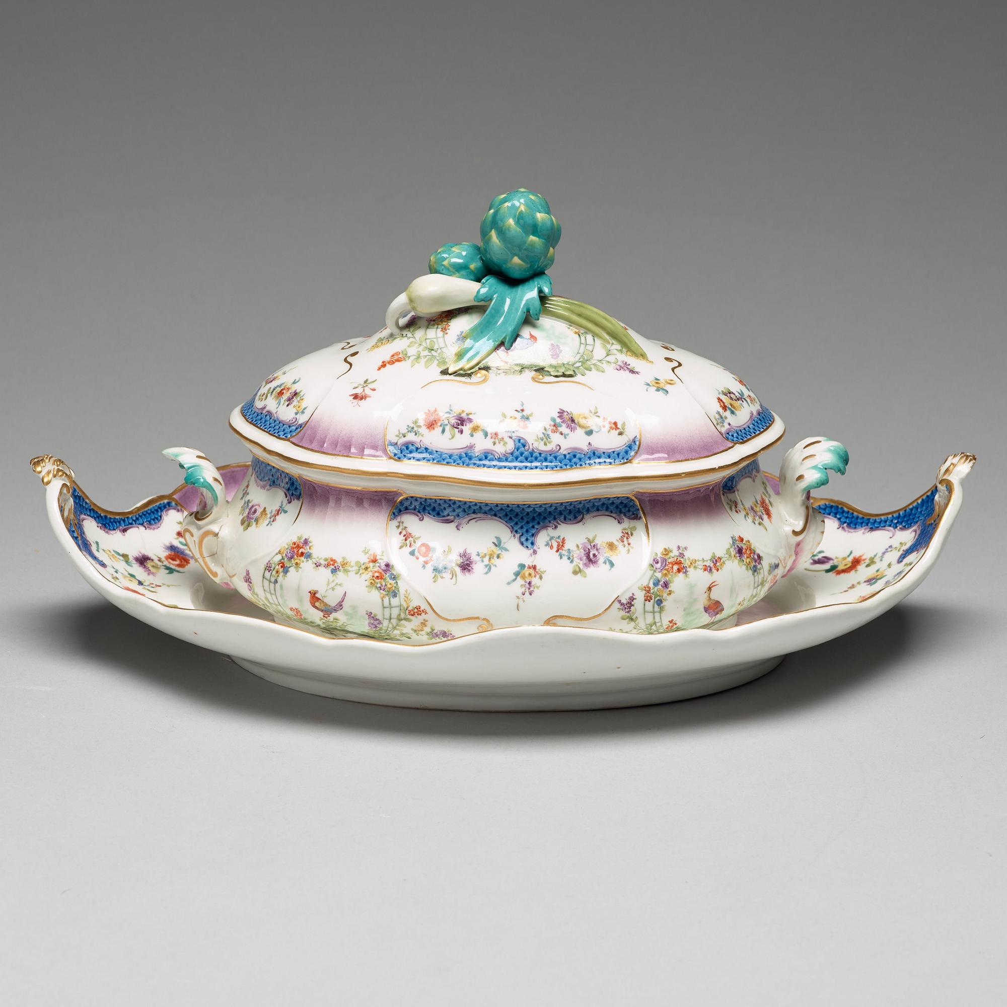 TERRIN med LOCK och FAT, porslin. Meissen, 1700-tal.