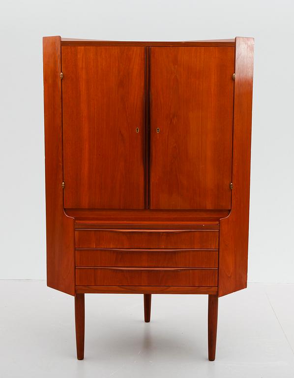 HÖRNSKÅP, 1960-tal.