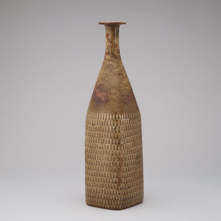 A Stig Lindberg stoneware vase, Gustavsberg Studio 1967.