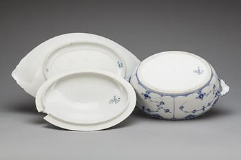 TERRIN med FAT, porslin, "Musselmalet", Royal Copenhagen.