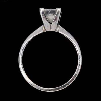 RING, princess cut diamond, 1.07 cts.