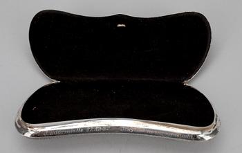 PARTI SILVER, 5 delar. Konfektskål, karamellskål, cigarettetui, glasögonfodral och aftonväska. Vikt 880 g.