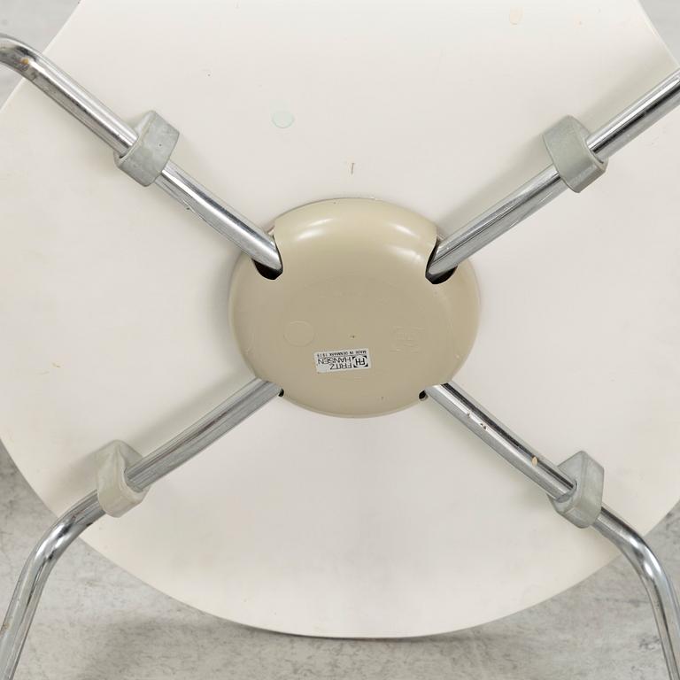 Arne Jacobsen, stolar, ett par, "Myran", Fritz Hansen, Danmark.