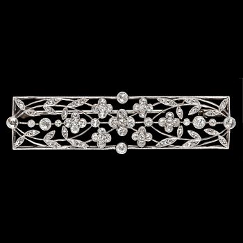 901. A platinum and diamond brooch, ca 1915.