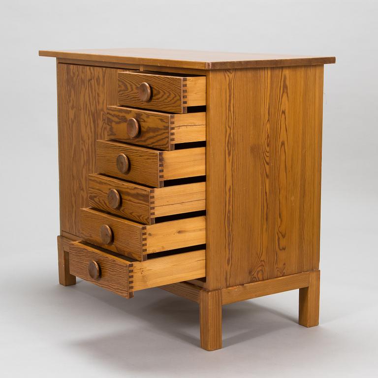 A 1940s cupboard'4133/a  by Artek design, for O.Y. Huonekalu- ja Rakennustyötehdas A.B.