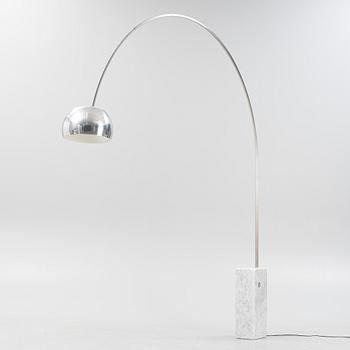 Achille & Pier Castiglioni, golvlampa, "Arco" för Flos, Italien 1900-talets slut.