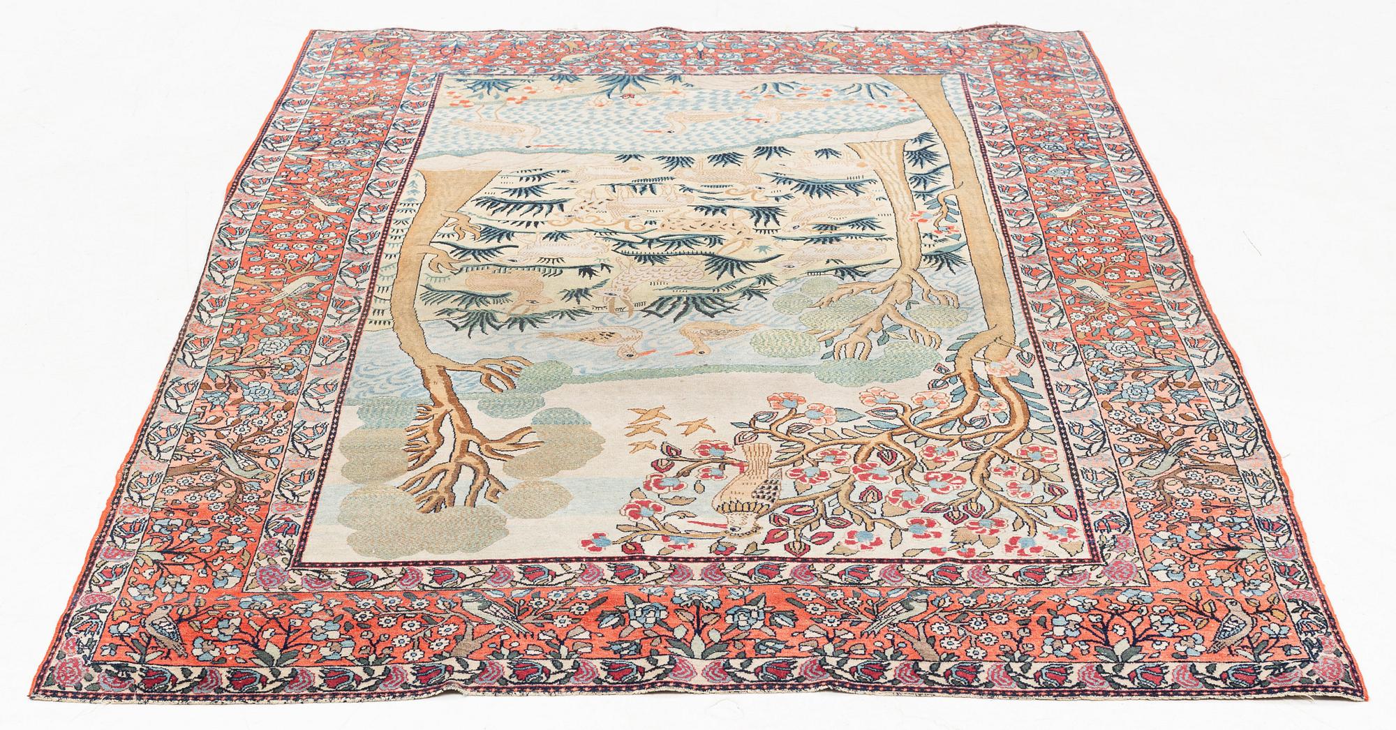 An antique/semi-antique pictoral Kashan rug, ca 215 x 140-144 cm.
