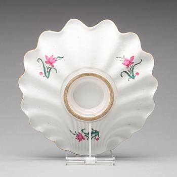 A famille rose trembleuse, Qing dynasty, Qianlong (1736-95).
