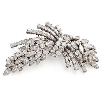 Brosch/ hårsmycke i platina med marquis-, brilliant- och baguette slipade diamanter totalt ca. 20.00 ct.