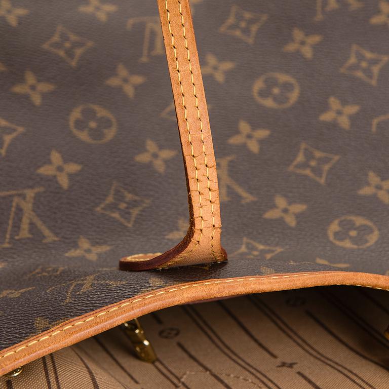 Louis Vuitton, a Monogram Canvas 'Neverfull MM' bag.