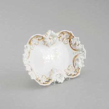 UPPLÄGGSFAT, porslin, C. Tielsch & Co, märkning använd mellan 1870 - 1900.