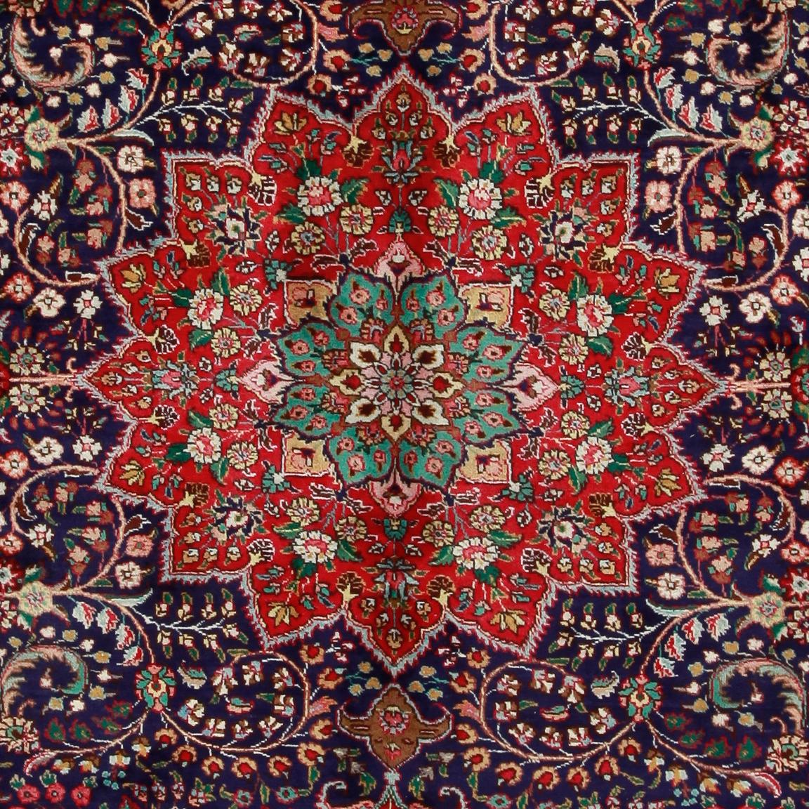 MATTA, Täbriz, ca 376 x 314 cm.