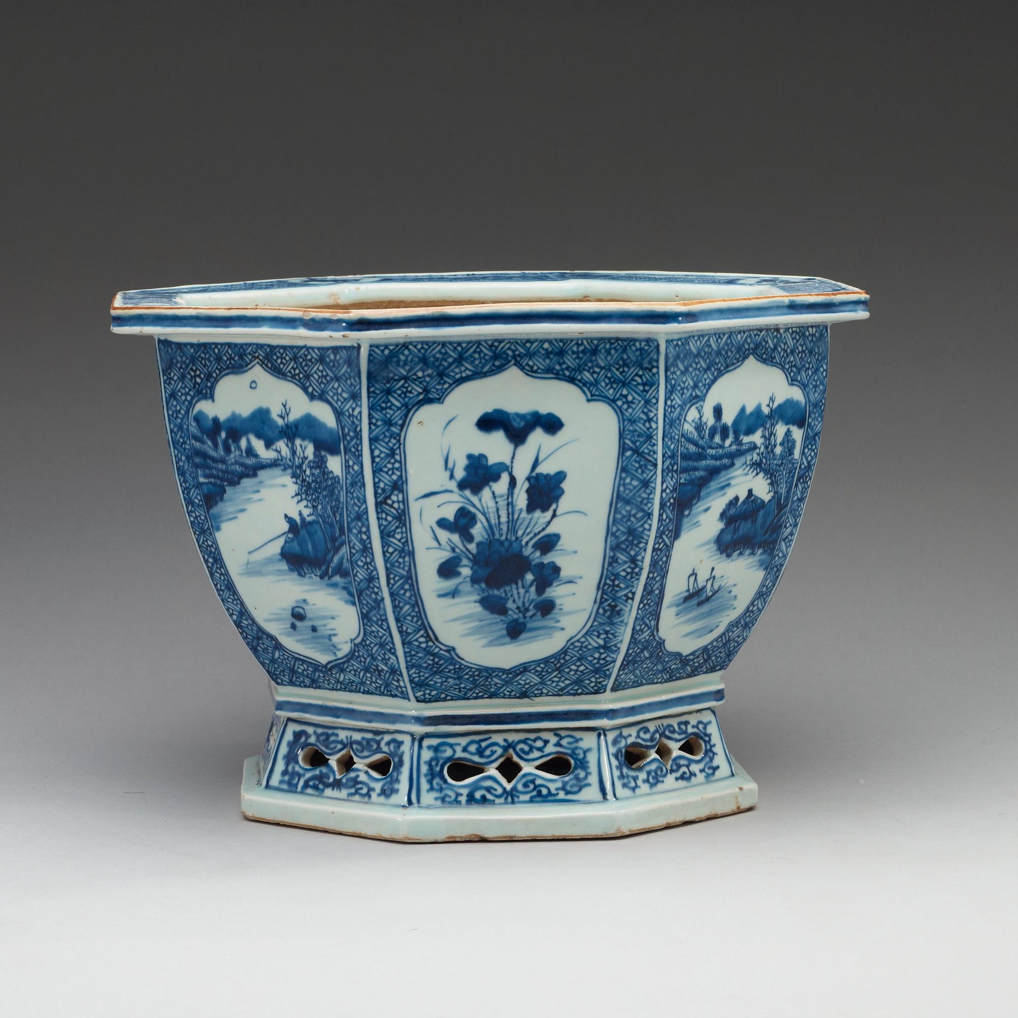 A blue and white flower pot, Qing dynasty, late Qianlong (1736-95).