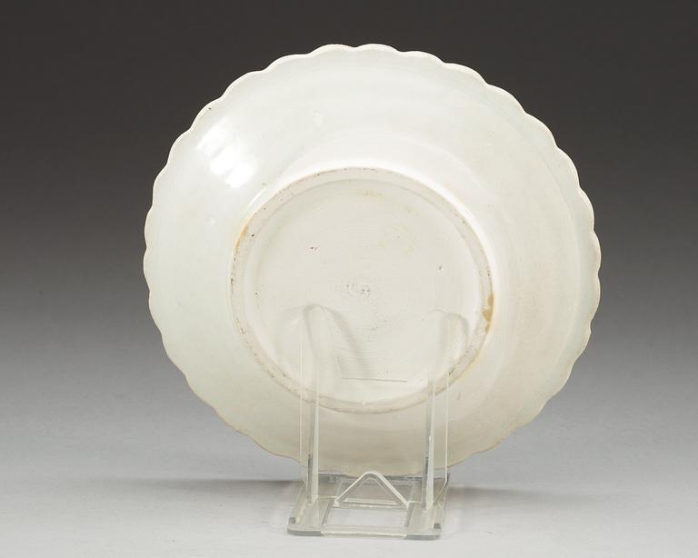 A white glazed ding yao dish. Song dynasty (960-1279).