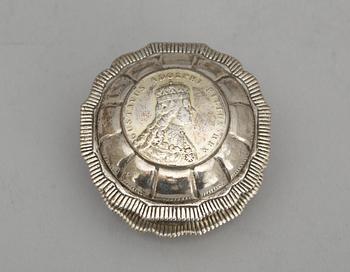 392. A Swedish 18th century parcel gilt snuff-box, makers mark of Jeremias Wallbom, Uddevalla 1786.