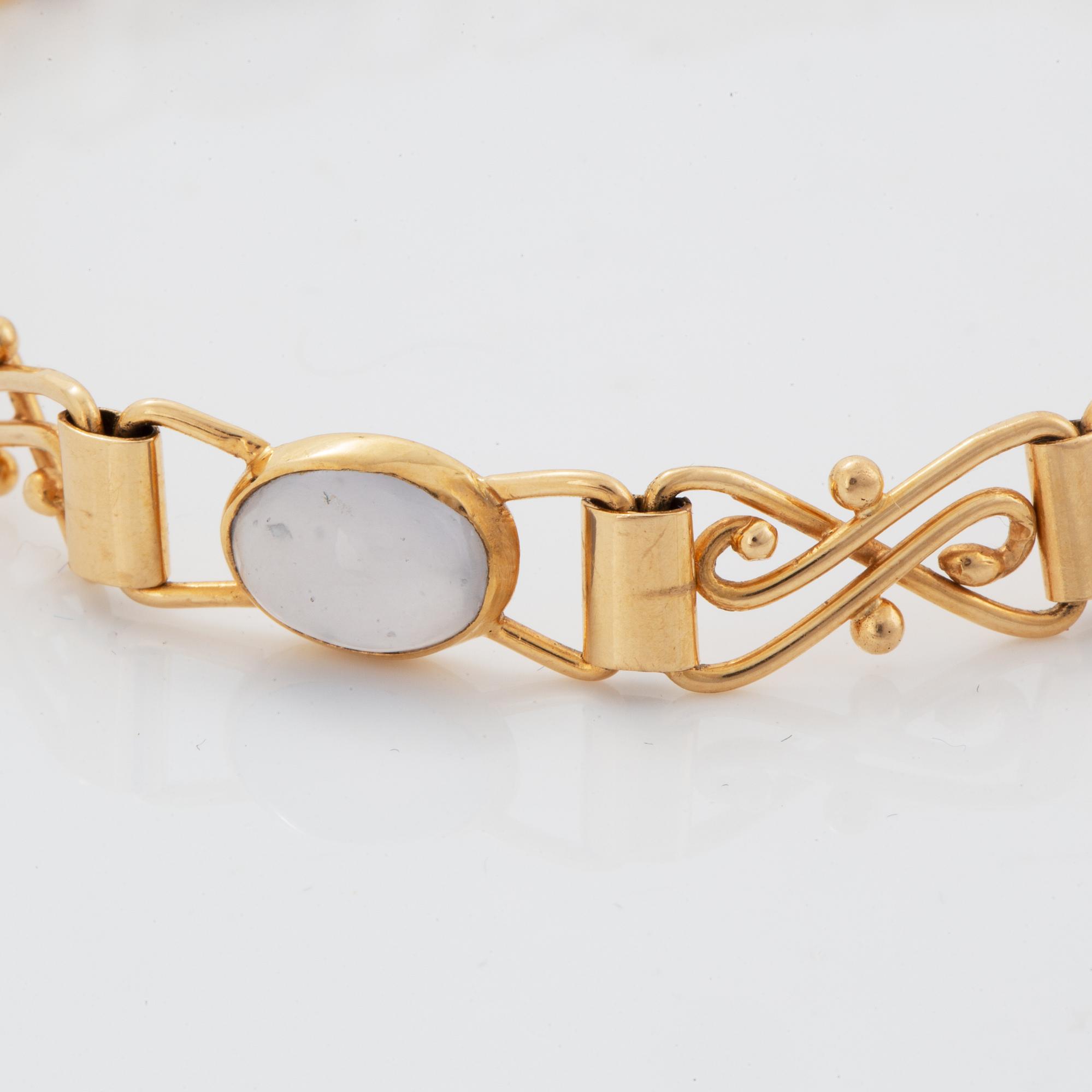 18K gold and cabochon-cut moonstone bracelet.