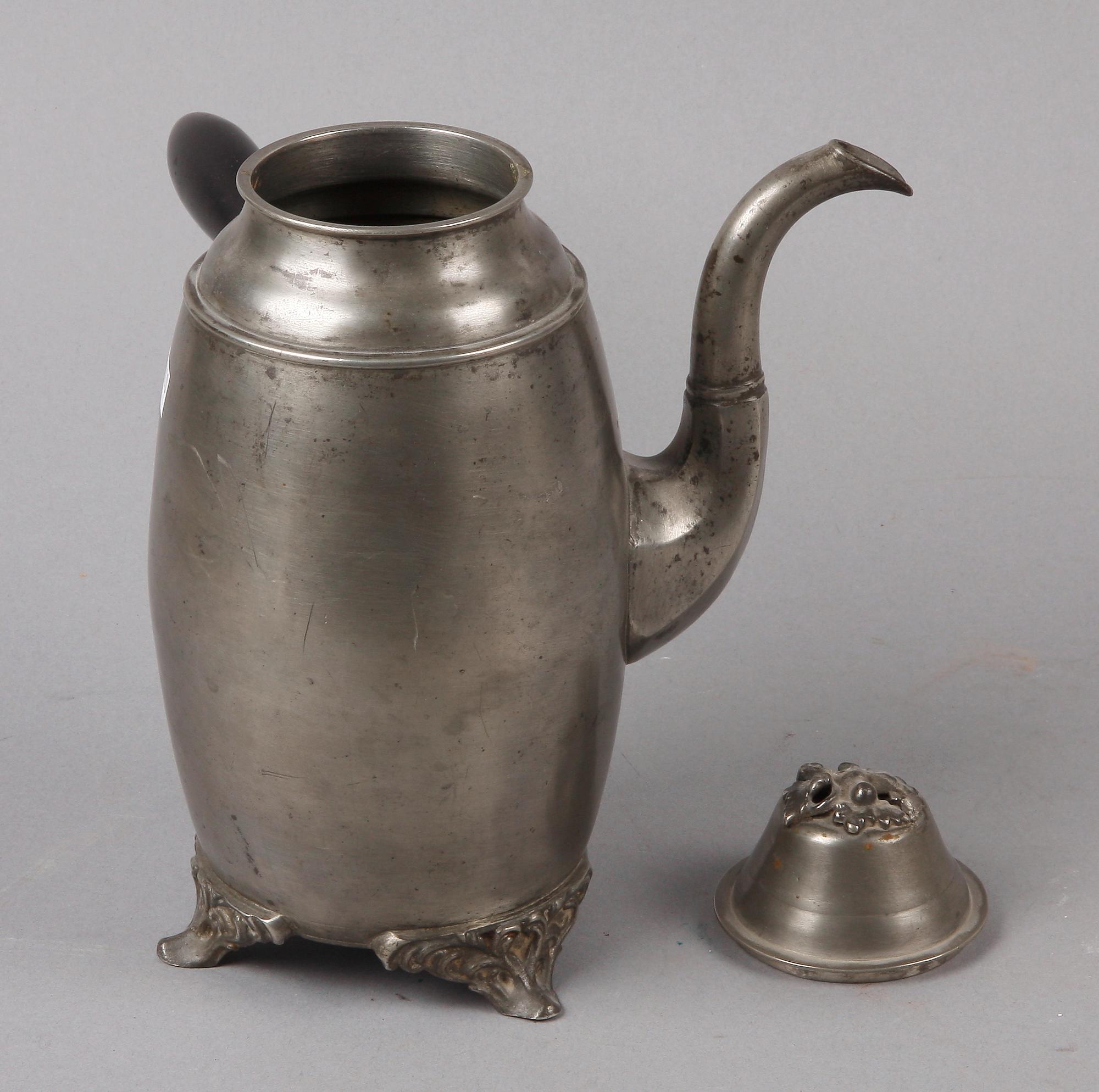 KAFFEKANNA, tenn, rokokostil, 1900-tal.