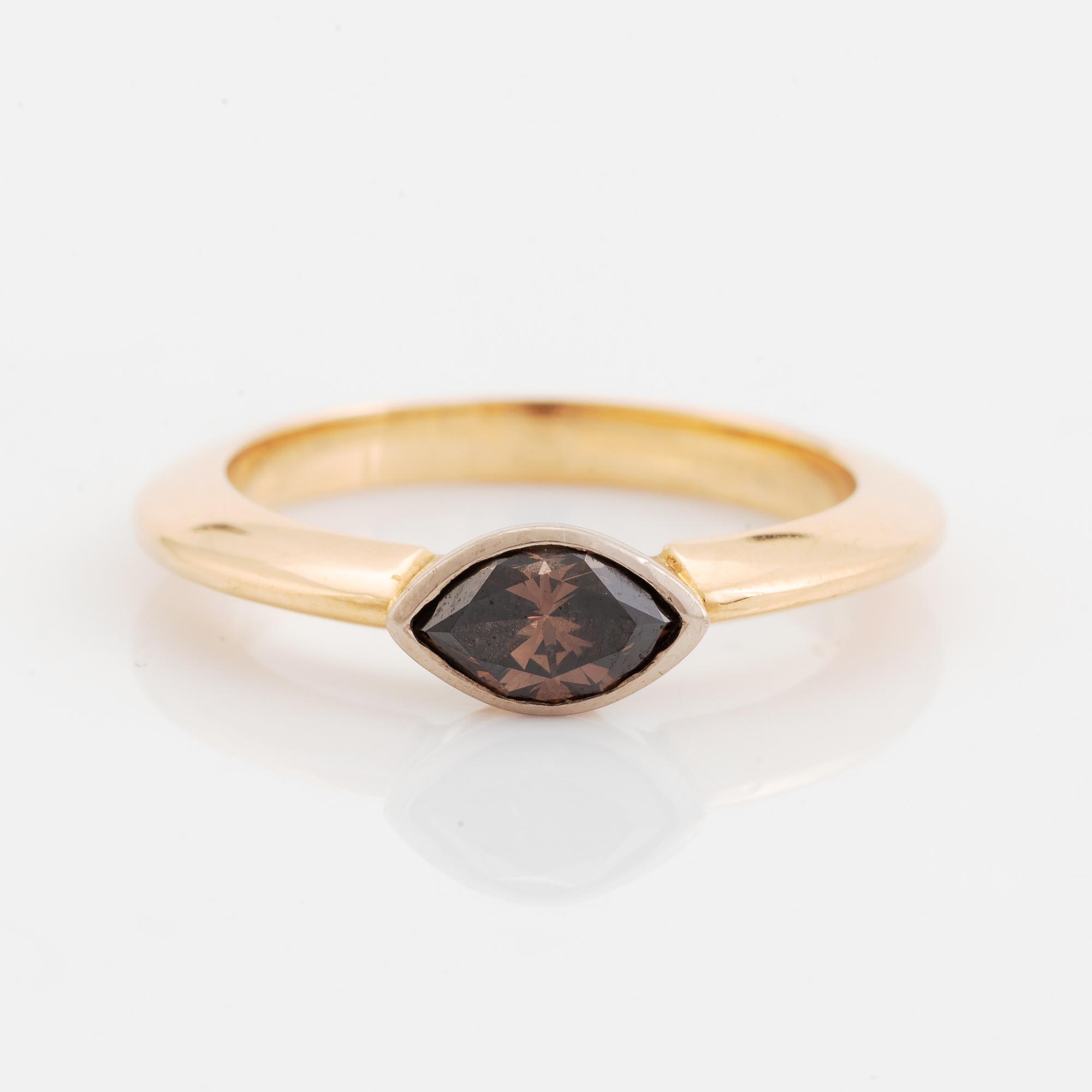 Sandström de Wit ring 18K guld med en brun diamant.