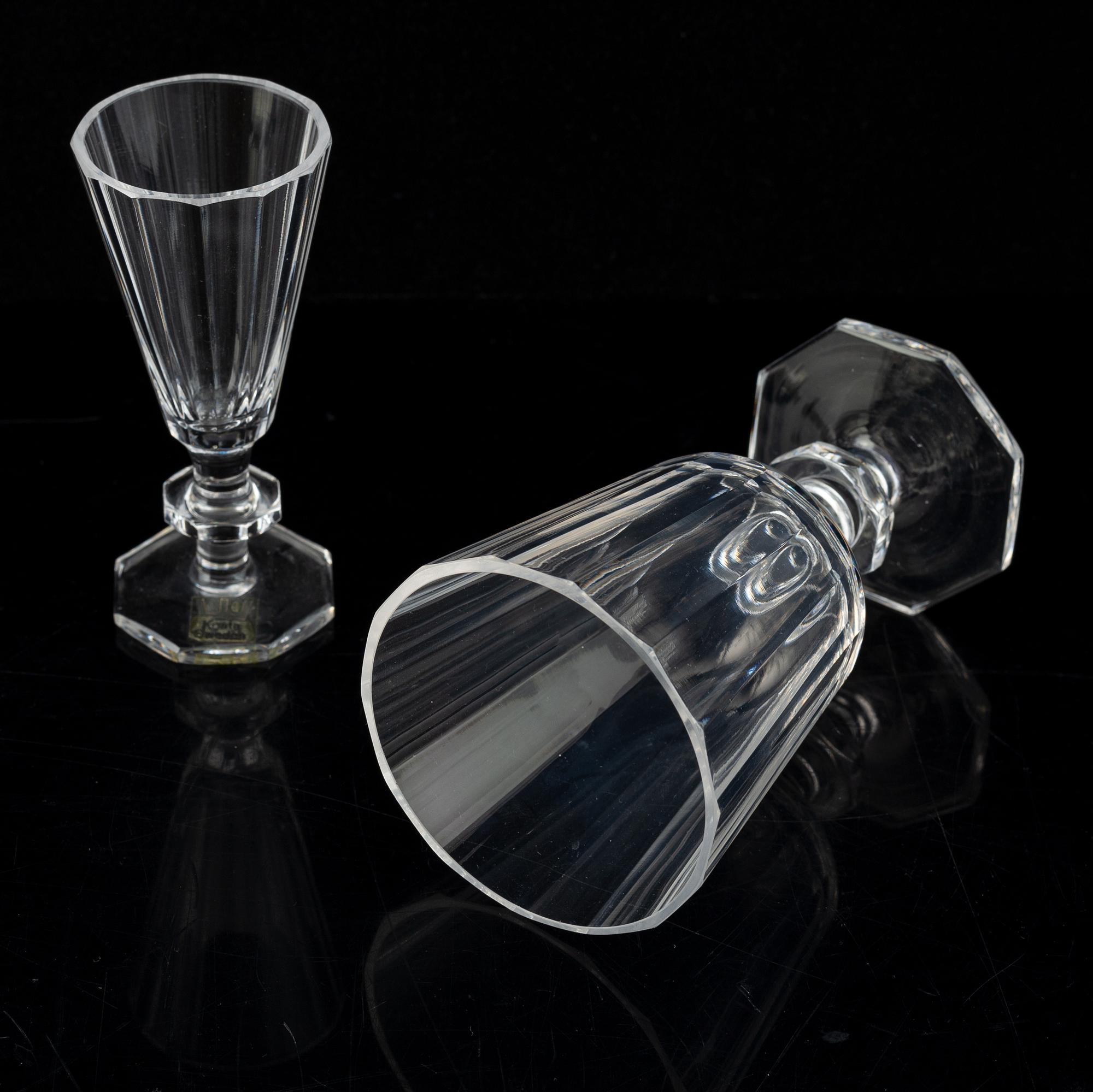 Elis Bergh, a part 'Karlberg' glass service, Kosta Boda (48 pieces).