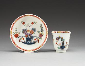 KOPP med FAT, porslin. Meissen, ca 1735.