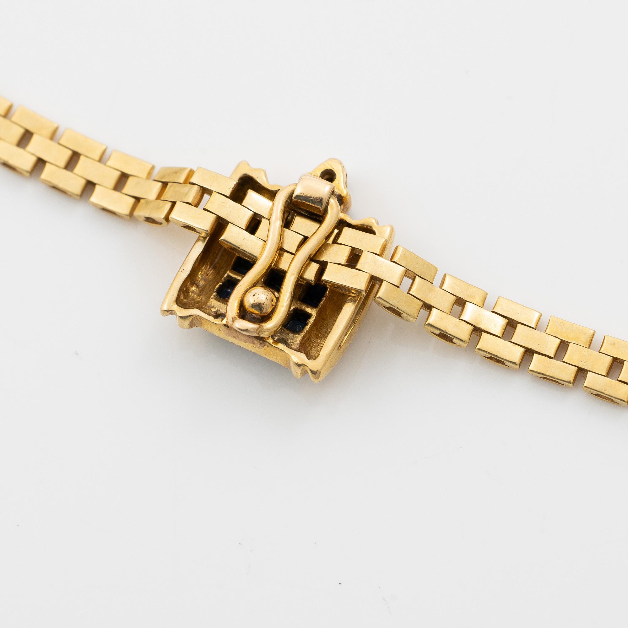 Collier 18K guld med avtagbart hänge 18K guld med små diamanter och blå stenar sannolikt safirer.