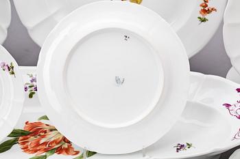 MATSERVIS, 97 delar, porslin, Nymphenburg, Tyskland, 1900-talets första hälft.