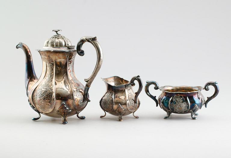 KAFFESERVIS, 3 delar, silver, svenska importstämplar, 1900-talets första hälft. Vikt ca 1105 gram.