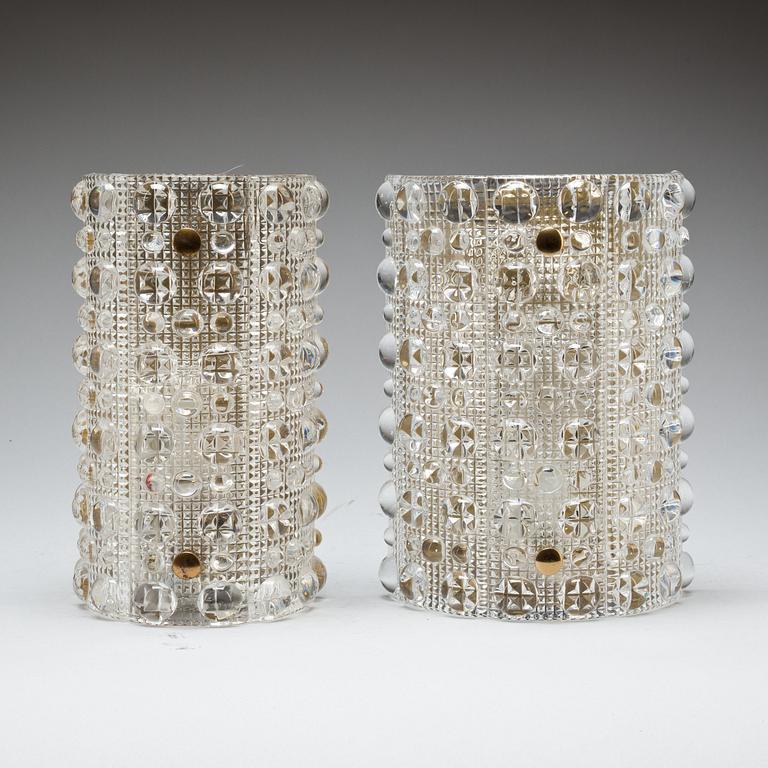 VÄGGLAMPOR, 2 snarlika. Design Carl Fagerlund.