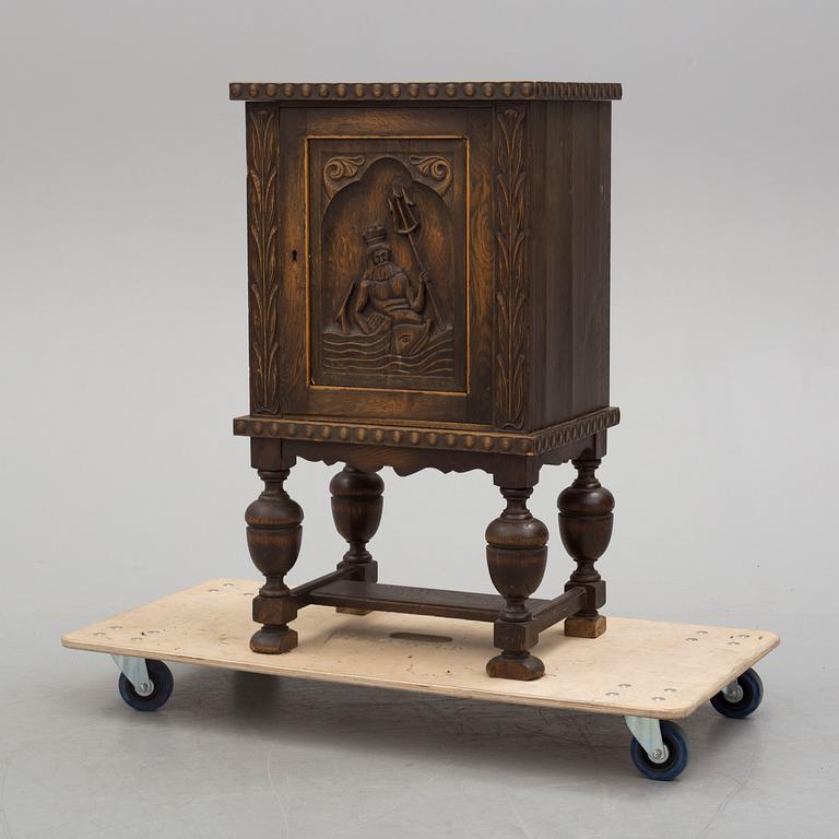 An early 20th century cabinet.