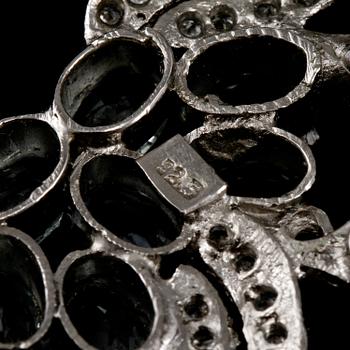 GARNITYR, 3 delar, sterlingsilver med fasettslipade stenar, sekelskifte 1900/2000-tal. Vikt 63 g.
