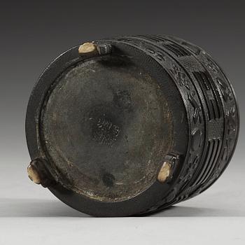 RÖKELSEKAR, brons. Ming dynastin, 15/1600-tal, med inristat fyra karaktärers Hu Wenming märke.