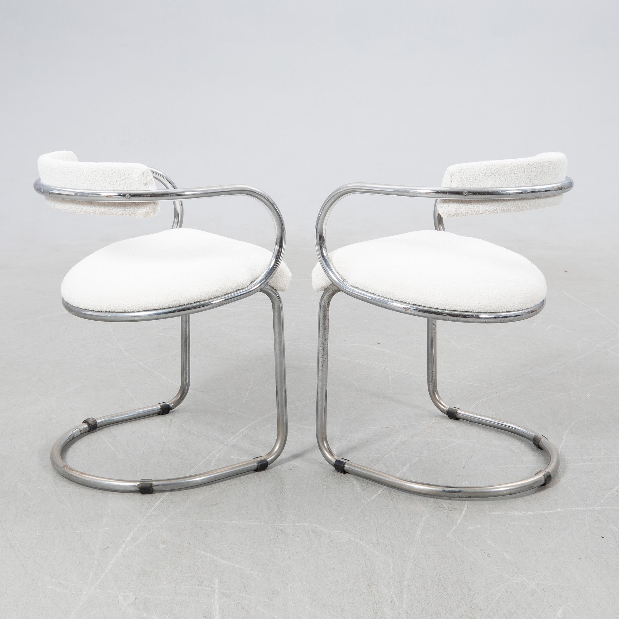 Karmstolar, ett par, 1900-talets andra hälft.