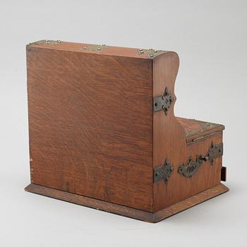 A tantalus from the first half of the 20th century.