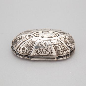 Dosa, silver, otydliga sannolikt franska stämplar 1700-tal.